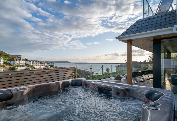 Hot tub with a sea view of Woolacombe bAY